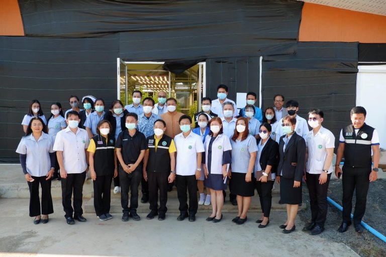 [26 ธ.ค. 65] ผู้ตรวจราชการกระทรวงสาธารณสุข เขตสุขภาพที่10 ลงพื้นที่ตรวจเยี่ยมและให้คำแนะนำสถานที่ขออนุญาตจำหน่ายหรือแปรรูป สมุนไพรควบคุม(ช่อดอกกัญชา) บริษัทมาทวี ฟาร์มเมอร์ อ .กันทรลักษ์ จ ศรีสะเกษ และ บริษัทบัวทิพย์แบรนด์จำกัด อ.วารินชำราบ จ.อุบลราชธานี